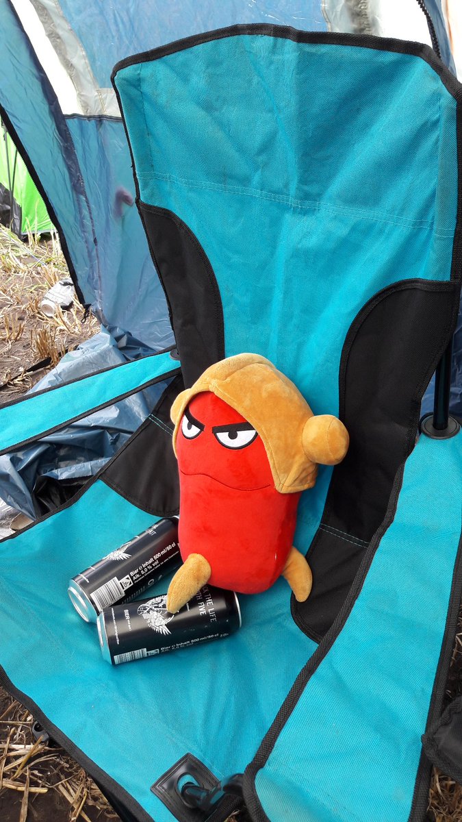 Paraatrush's tweet photo. Vorglühen auf dem Hurricane
#rbtv #festivalbohne #vorglühbean https://t.co/guP1J9ixbR
