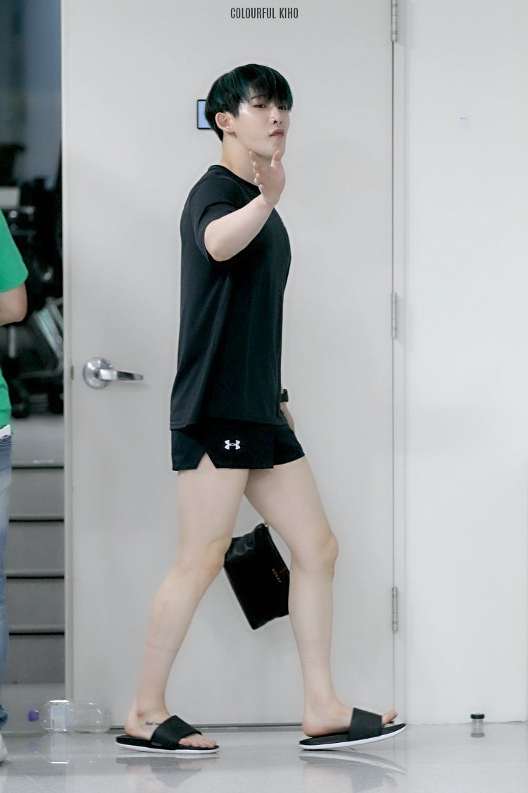 MonstaXEurope's tweet photo. Wonho in shorts appreciation tweet. 😂
#MONSTA_X #MONSTAX #SHINE_FOREVER #몬스타엑스 #샤인포에버 https://t.co/EO612VGdPe
