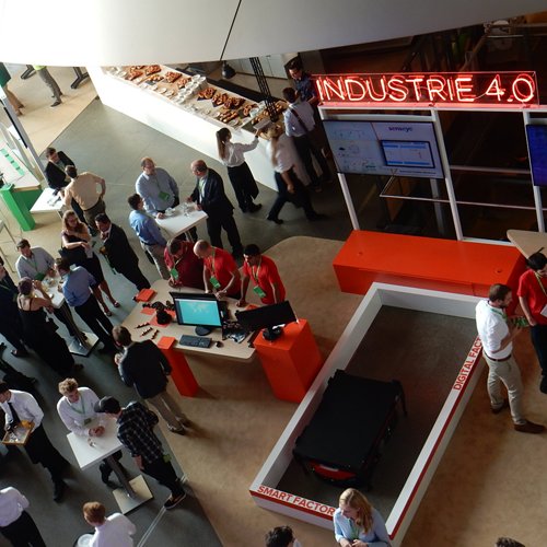 Reply_DE's tweet photo. Die #Industrie40 Plattform zur Steuerung der #SmartFactory: #BrickReply. #ReplyXchange in München https://t.co/eAnT2rehdT