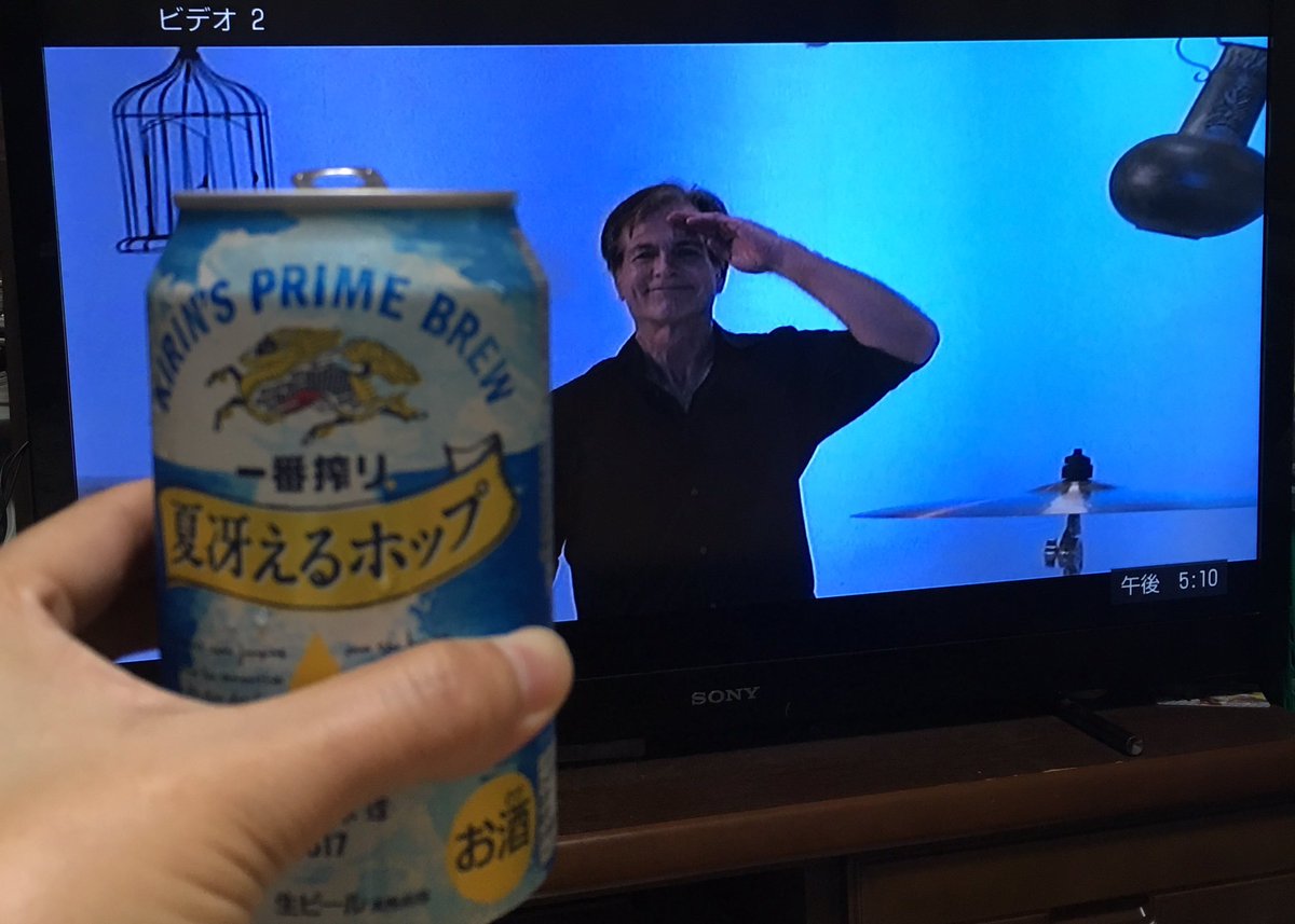ryupikon01's tweet photo. いろいろあって、HMVでビリー仕様のピックとともにゲットしました〜からの一人鑑賞タイム♪ やっぱDVD付バージョンにしてよかった〜泣きそう!
#MR.BIG #difyinggravity #ディファインググラビティ #DVD鑑賞会 https://t.co/p8BC8qSbnT