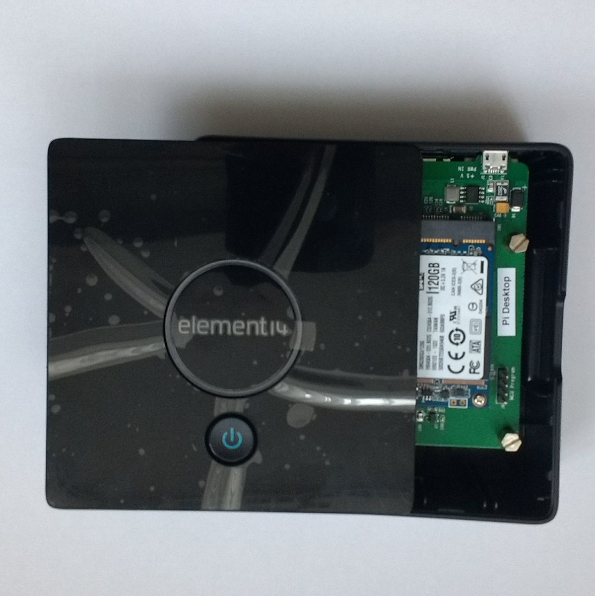 RISCOSbits's tweet image. #PiDesktop #RISC_OS build picture 8: Lid ready to fit in place.