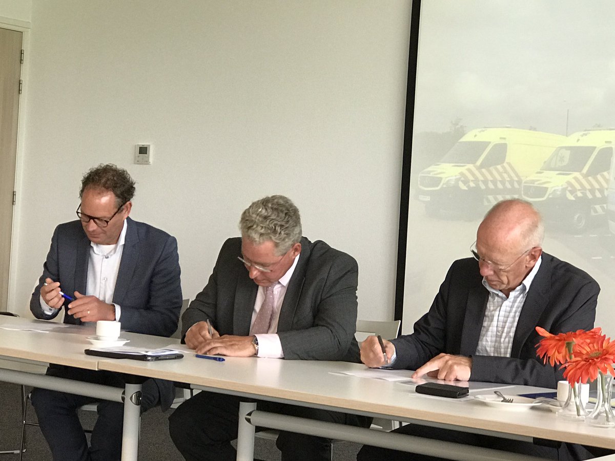 Een mijlpaal in #crisisbeheersing. De ondertekening van het waddenconvenant grootschalig geneeskundige bijstand op de Wadden. <a href="/RavFryslan/">RAV Fryslan</a>