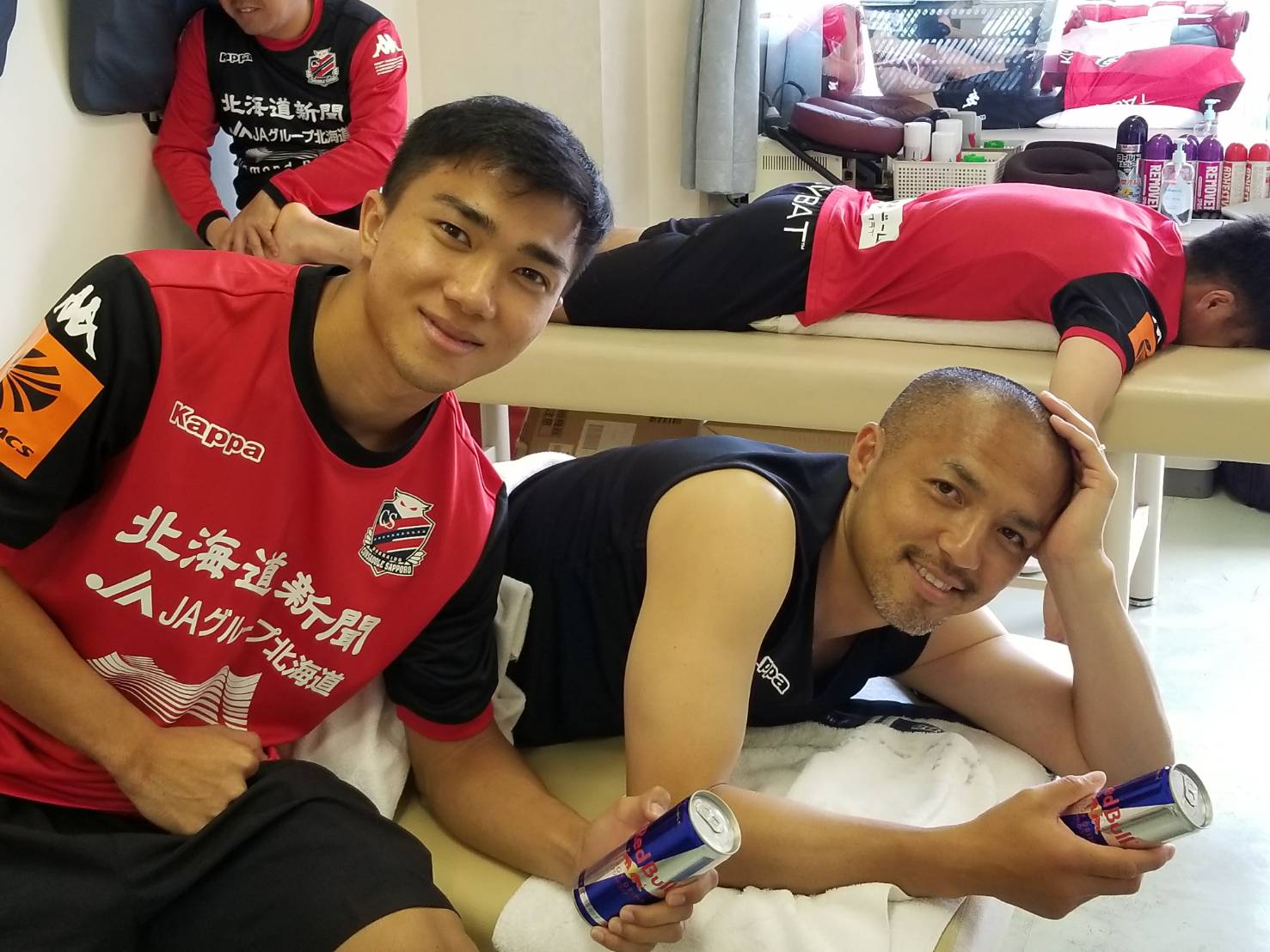 北海道コンサドーレ札幌公式 Twitterren レジェンド競演 アイディアと翼 まさに小野伸二 Jaychanathip Shinjiono ジェイ 小野伸二 北海道コンサドーレ札幌 Consadole コンサドーレ 北海道とともに世界へ T Co Ljvxzg4jgr Twitter