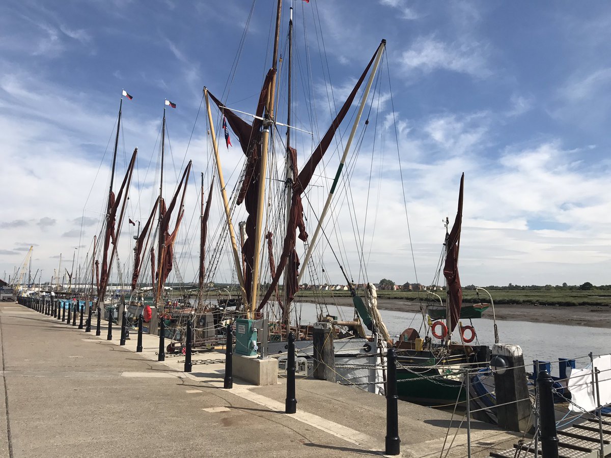 deeppandan's tweet photo. Beautiful morning for walking the dogs with @zitacon #prompark #maldon https://t.co/eYCIX3D6OI