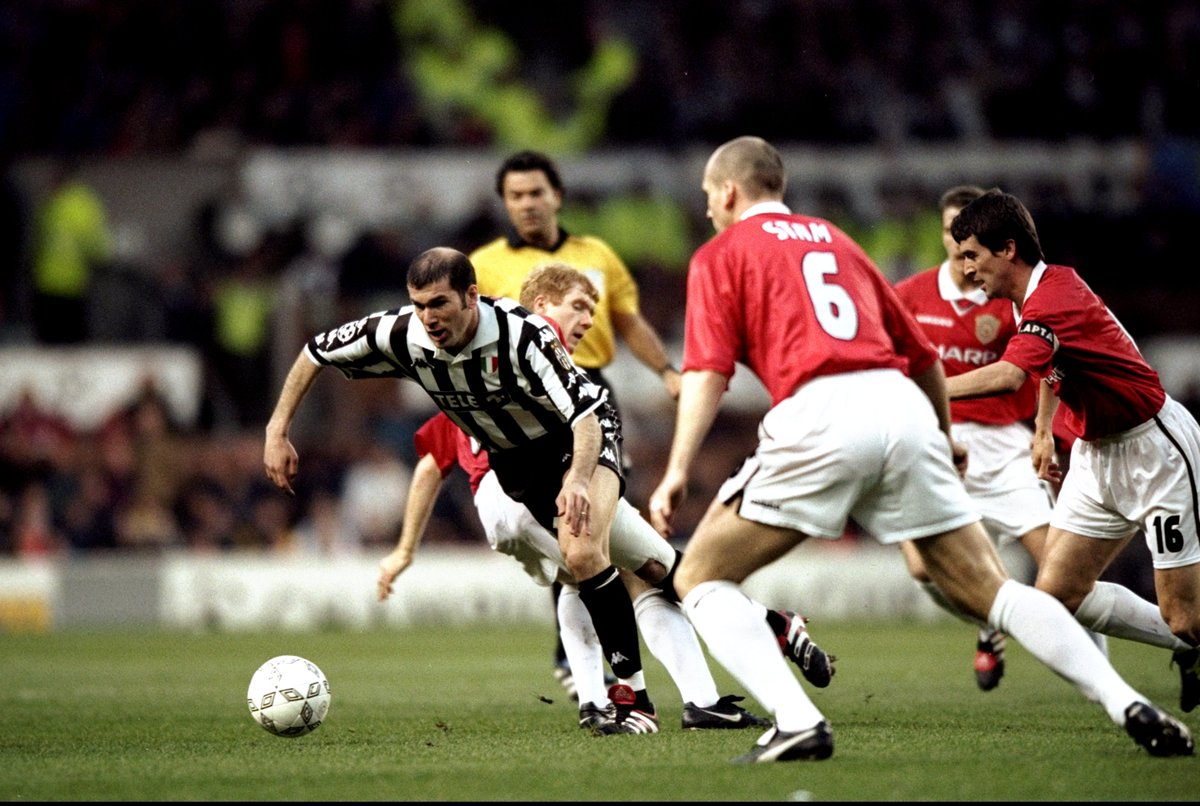 ChampionsLeague's tweet photo. 🎂🎈🎁⚽️
Happy birthday Zinedine Zidane, a #UCL legend as a player... https://t.co/zw5cZfX17Z