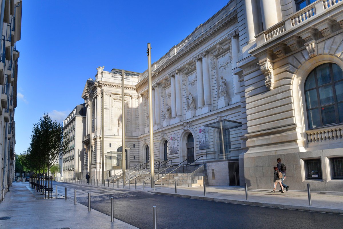 levoyageanantes's tweet photo. (Ré)ouverture du #museedartsdenantes ce soir à 19H ! Visites #gratuites tout le week-end ! #nantes 
Plus d’infos https://t.co/Hf2bYQxv8s https://t.co/5xbRL1egx8
