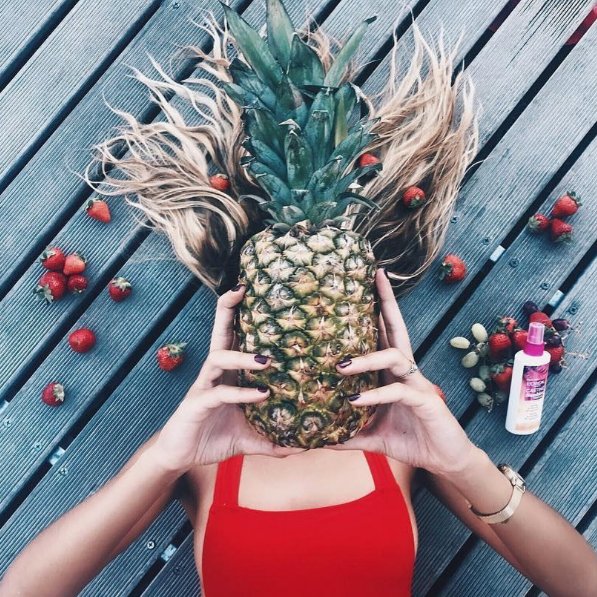 Monday mood: Be a pineapple 🍍 Stand tall and wear a crown 👑 and for your hair, go gold with #CastingSunkiss ✨