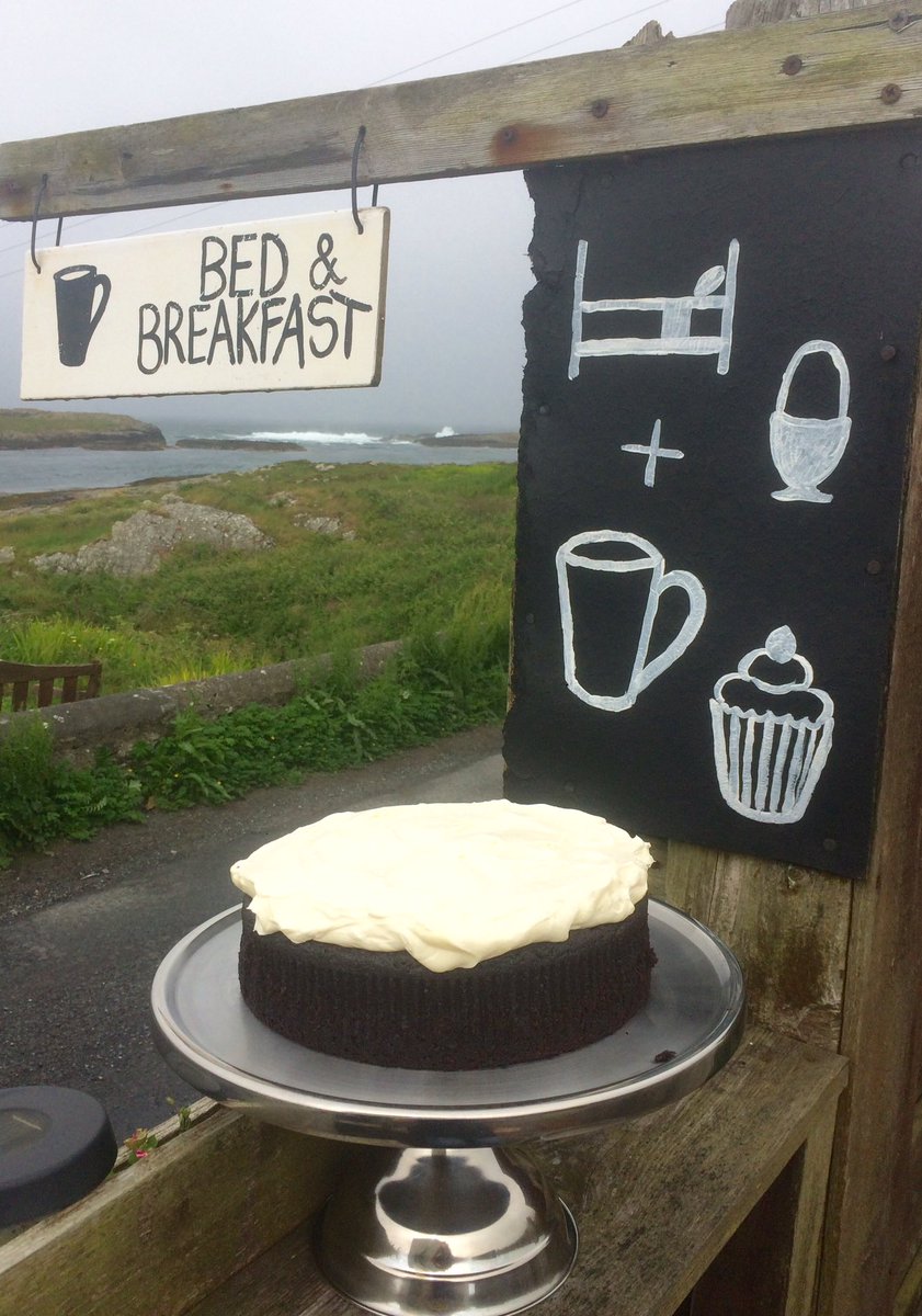 IslayBaker's tweet photo. Open now.... #GuinnessCake #StickyLemon #Treacle&Lime #PortWemyss #Islay closing at 1 again today so #eatcakenow! https://t.co/Gitkaus9ry