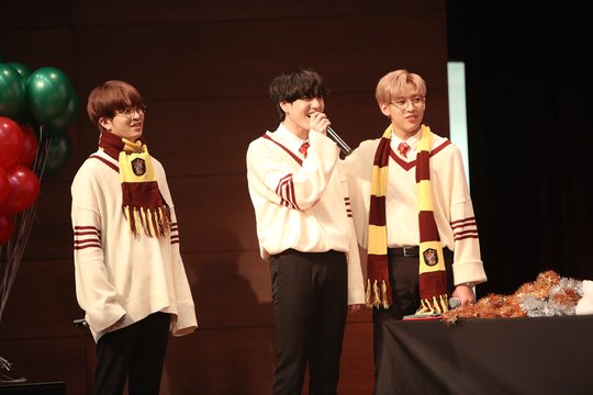 glorysecret23's tweet image. มังเน่ไลน์ของGOT7
ในสายตาคนอื่น VS ในสายตาอกซ