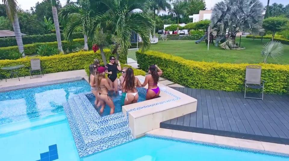 İyi Kızlar Seks Resort': Otelden müşterilerine 'fahişe hizmeti. 