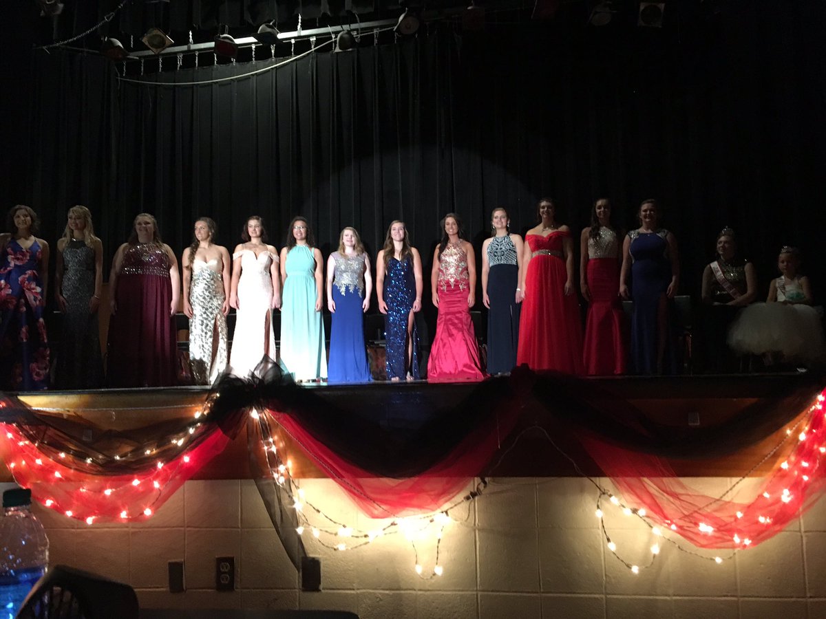 SCRoseFestival's tweet photo. Beautiful 1st night...root beer floats, farmers market, and 13 beautiful young women representing the spirit of #SCRoseFestival2017! https://t.co/2wmkB95l8z
