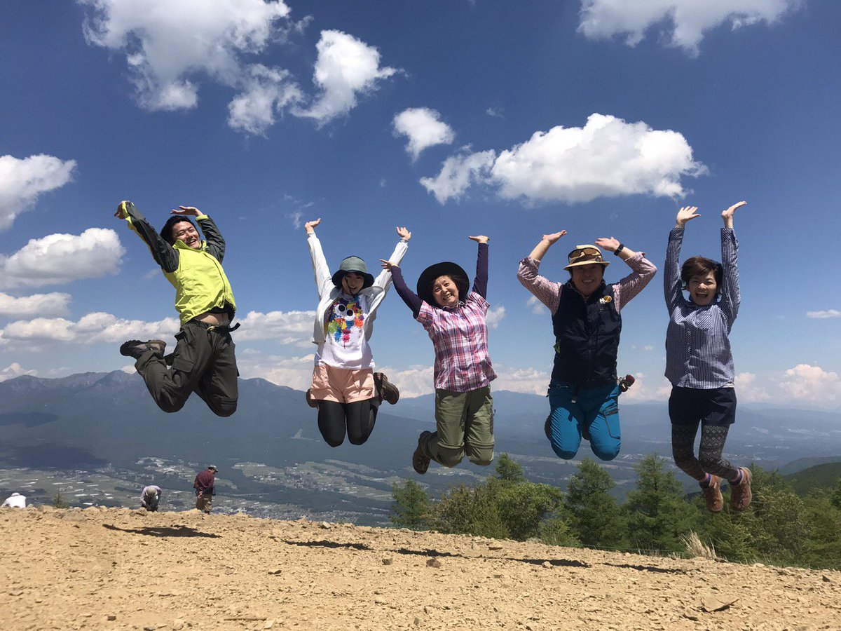 Ichiro Mizuki 入笠山山頂でみんなでジャンプ アニソン登山部 堀江美都子 吉田仁美 喜屋武ちあき ザリガニワークス坂本 水木一郎 Ichiromizuki Climbingmountains T Co Pqolxeuzxk Twitter