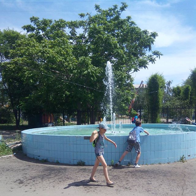 rubforum's tweet photo. Рубцовскую жару немного скрашивают работающие фонтаны. Гуляем по Рубцовску. Центральный рынок. #нашрубцовск #Рубцовск  #Rubtsovsk #Russia #A https://t.co/Xwf7vH3ycE