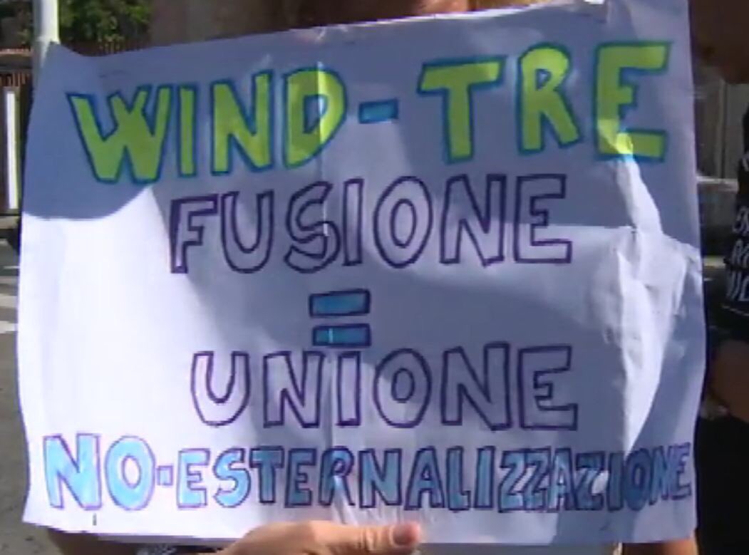77Negrita77's tweet photo. @TeresaBellanova  @Pontifex_it i tempi sono stretti ne siamo certi. 900 famiglie esternalizzate #noesternalizzazionewindtre #16giugno https://t.co/Q7FZ1c33hQ
