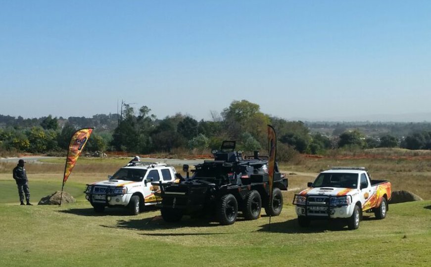 Our team last week doing high visibility patrols on foot and backed up by OPTIMUS in honeydew sector 1. Keep a lookout OPTIMUS #orangearmy #