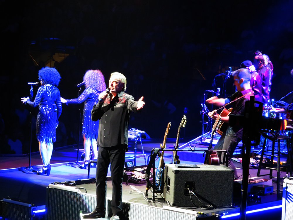 dreampropaganda's tweet photo. A few hours ago at #MadisonSquareGarden: Neil Diamond. #50thAnniversaytour #NeilDiamond #mostpreciousgem #NeilDiamondMSG https://t.co/CFoXAN6Ie4