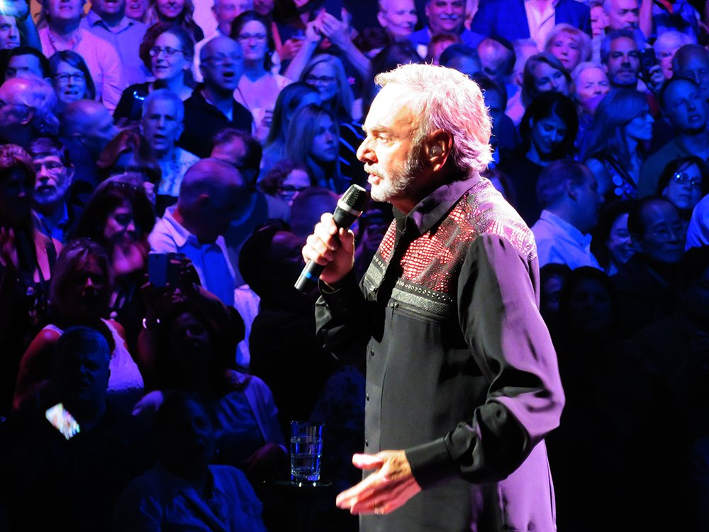 dreampropaganda's tweet photo. A few hours ago at #MadisonSquareGarden: Neil Diamond. #50thAnniversaytour #NeilDiamond #mostpreciousgem #NeilDiamondMSG https://t.co/CFoXAN6Ie4