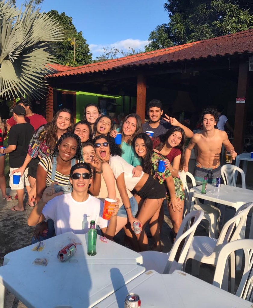 gabivilelaa's tweet photo. Turma da porra #emBHdos #SemCaneca #Coretei https://t.co/41Tes95xVP