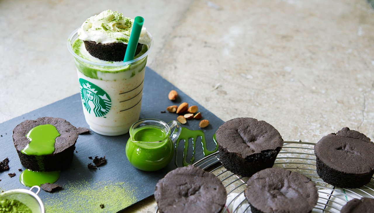 スターバックス コーヒー ほんのりビターなチョコレートケーキに 濃厚抹茶ソースをトロリと 贅沢な味わいが広がる チョコレートケーキトップフラペチーノwith抹茶ショット 今週頑張った自分へのご褒美タイムにいかがですか T Co Moyqlojyrg