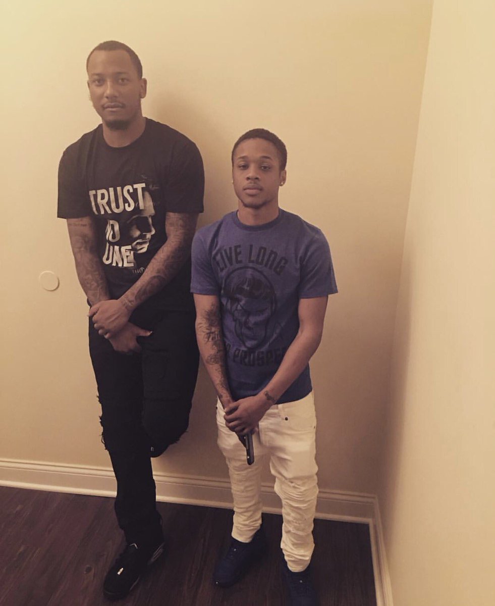 TheTPShow_22's tweet photo. Love my brotha Love. It's free my brotha until they free my brotha. #FreeSmalls https://t.co/2WUk703fKZ