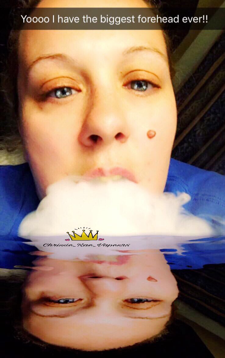 Omggg my forehead is huge lol 😂 #vape💨 #vapegang #vapelife #ruthlessejuice #ezduzitonice #girlswhovape #vapegirls #snapchatfun #cloudridazus