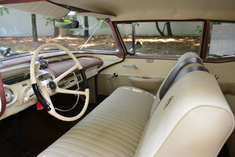 Mercomatic's tweet photo. 1957 #Mercury #Monterey #M335 was a limited production sedan with a 368 cid 2x4 bbl setup making 335 hp; 100 were made to meet #NASCAR rules https://t.co/dZ4os7Fn5W