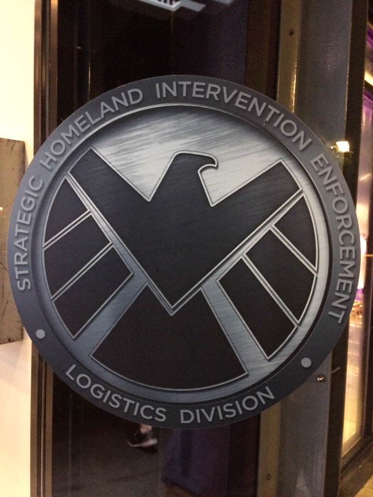 teamcapmarvelfa's tweet photo. #AgentsofSHIELD is being repped at #WaltDisneyWorld #disneysprings ! https://t.co/uu2ygFHjXj
