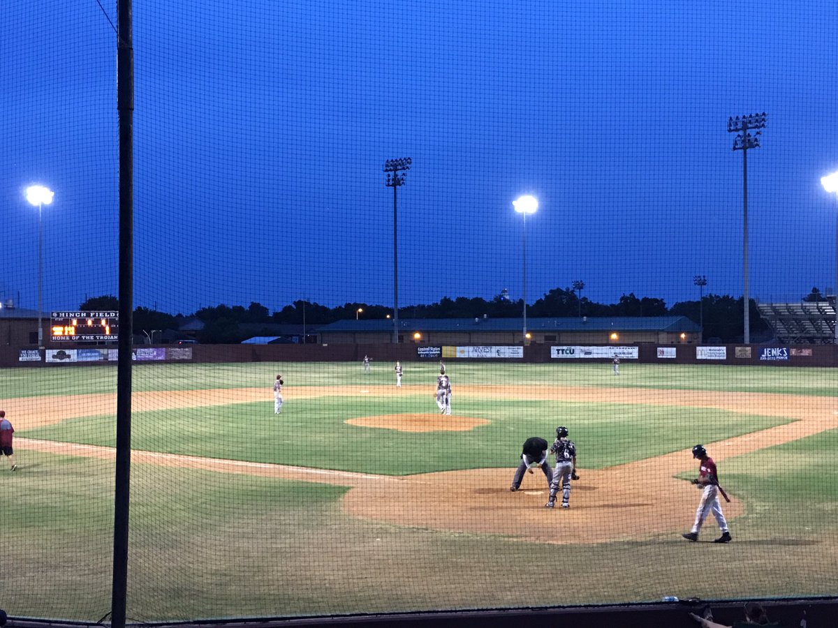 JenksLife_'s tweet photo. Beautiful night for Jenks Baseball #DiamondLeague #jenkslife #JenksBaseball #BeatOwasso https://t.co/iSfUiLwPqm