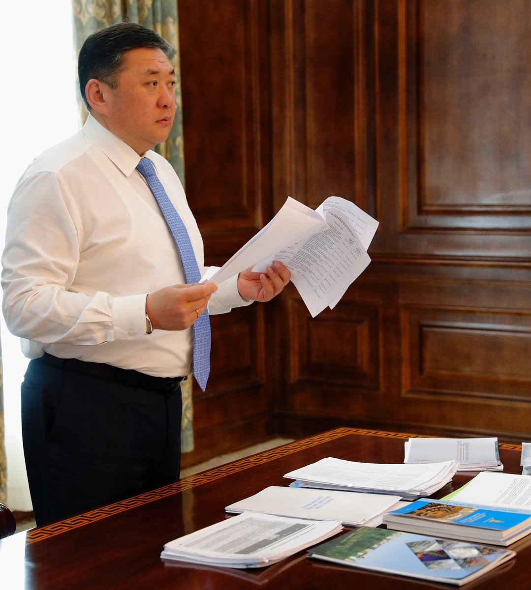 #Ерөнхийлөгчөөр сонговол би сулрах учиргүй тусгаар тогтнол, сульдах эрхгүй монгол төрийнхөө төлөө хоёргүй сэтгэлээр зүтгэх болно. 
#Эвтэй