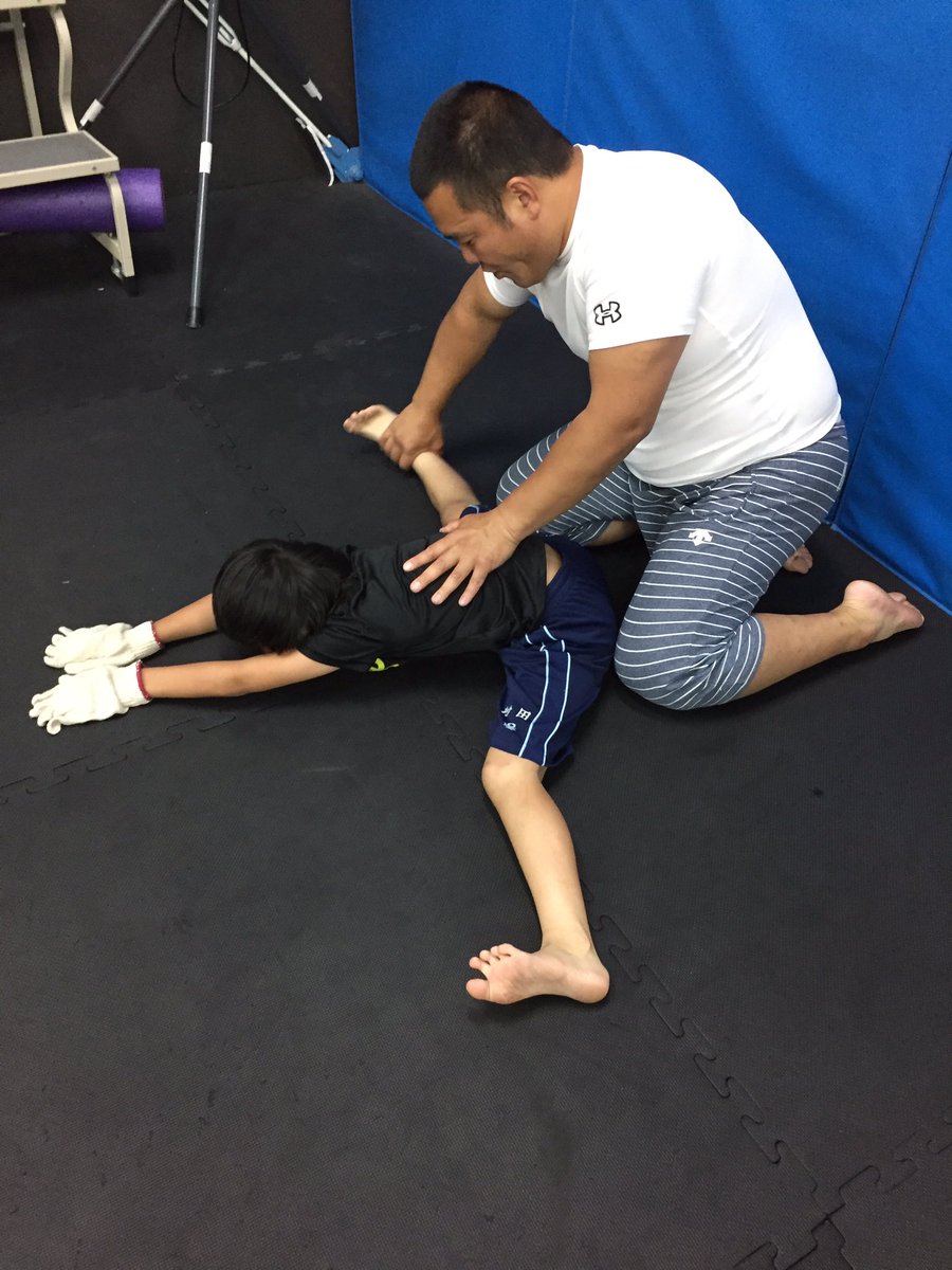 T B Nation アンディ 一時は股割りストレッチが嫌過ぎて 練習の足も遠退いていた康陽くん それでも泣きながら練習に来て 泣きながら頑張った股割り ここまで出来るようになりました もう少しで180 開脚 自分の事よりも嬉しい思いです