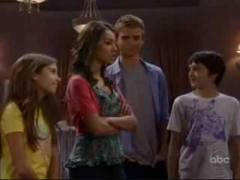 soapfanfiction's tweet photo. Hey @GeneralHospital REMEMBER when families were the cornerstone of daytime soap telling like say #GH. #MMKM #DavisGirls #ThrowbackThursday https://t.co/PVyUvaYIYG