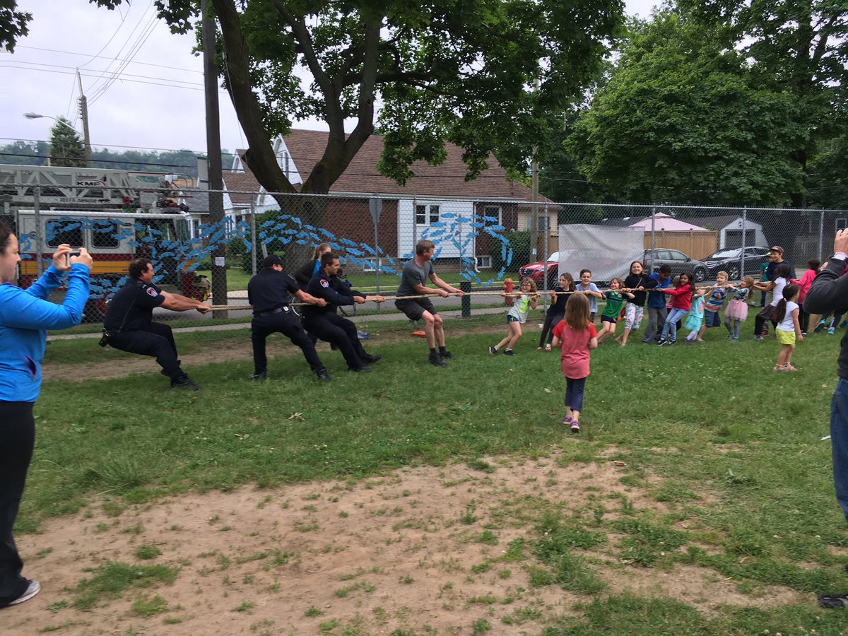 Lauren_McMe's tweet photo. TY to @HamiltonFireDep for letting the kids explore the truck, AND letting them win at Tug O' War #amcpicnic2017 #hwdsb #amcunningham https://t.co/S2GGWcOPXH