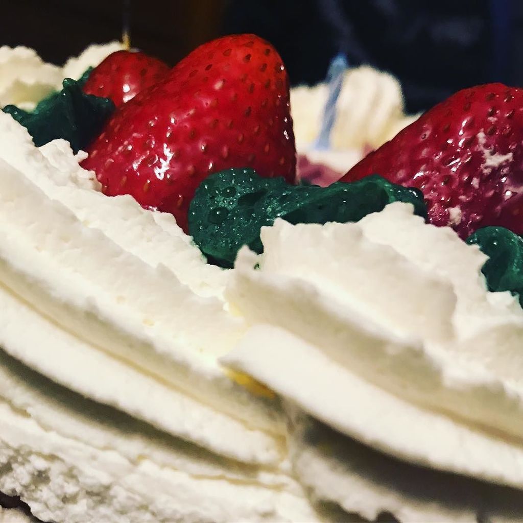 lardito's tweet image. Strawberry Shortcake! Magnificent!
Happy Birthday to @linearowe awesome neighbor and friend.
#goodneighbor 
#goodf… ift.tt/2rlZM93