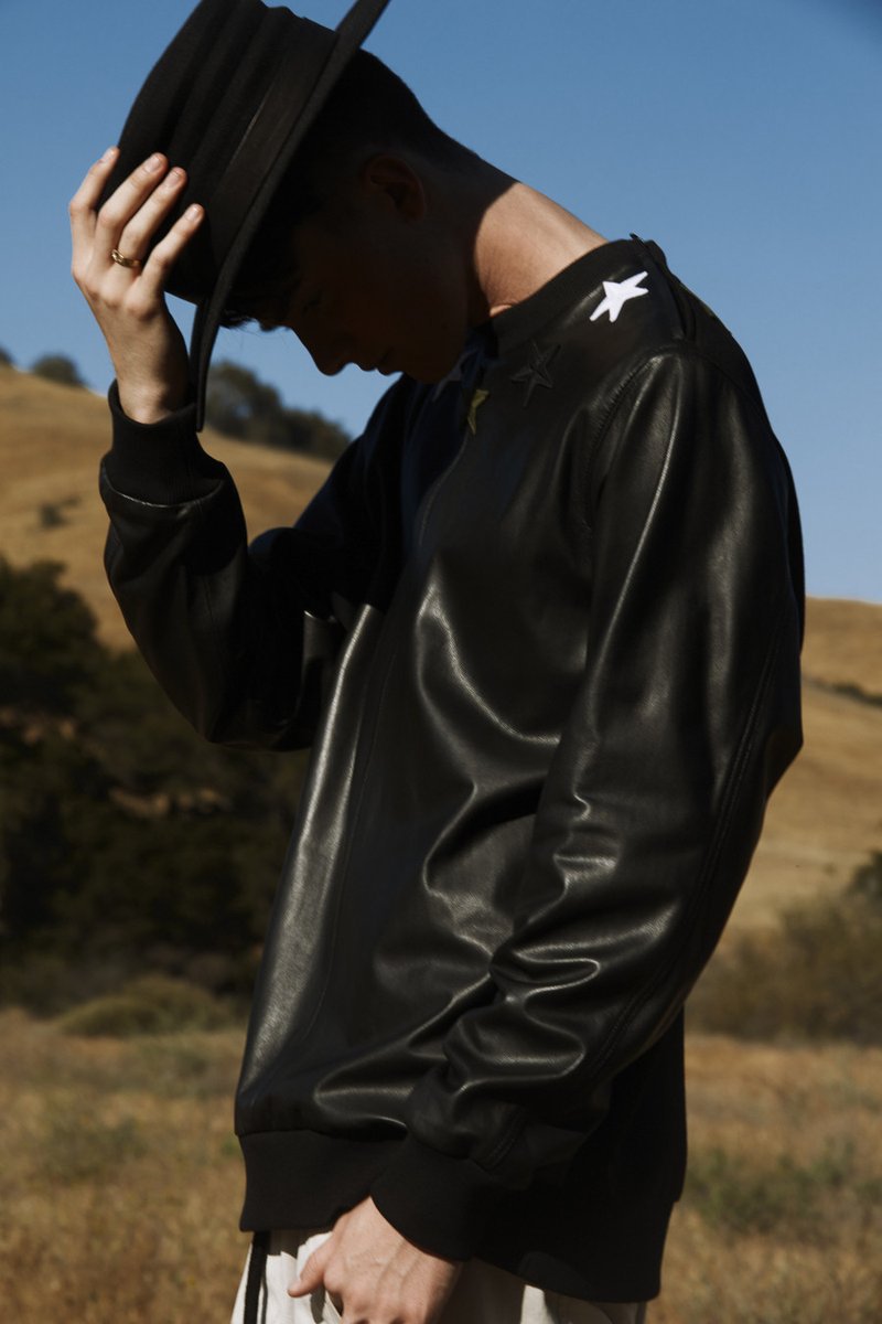 SmilingGreyson's tweet image. daddy looks iconic in hats