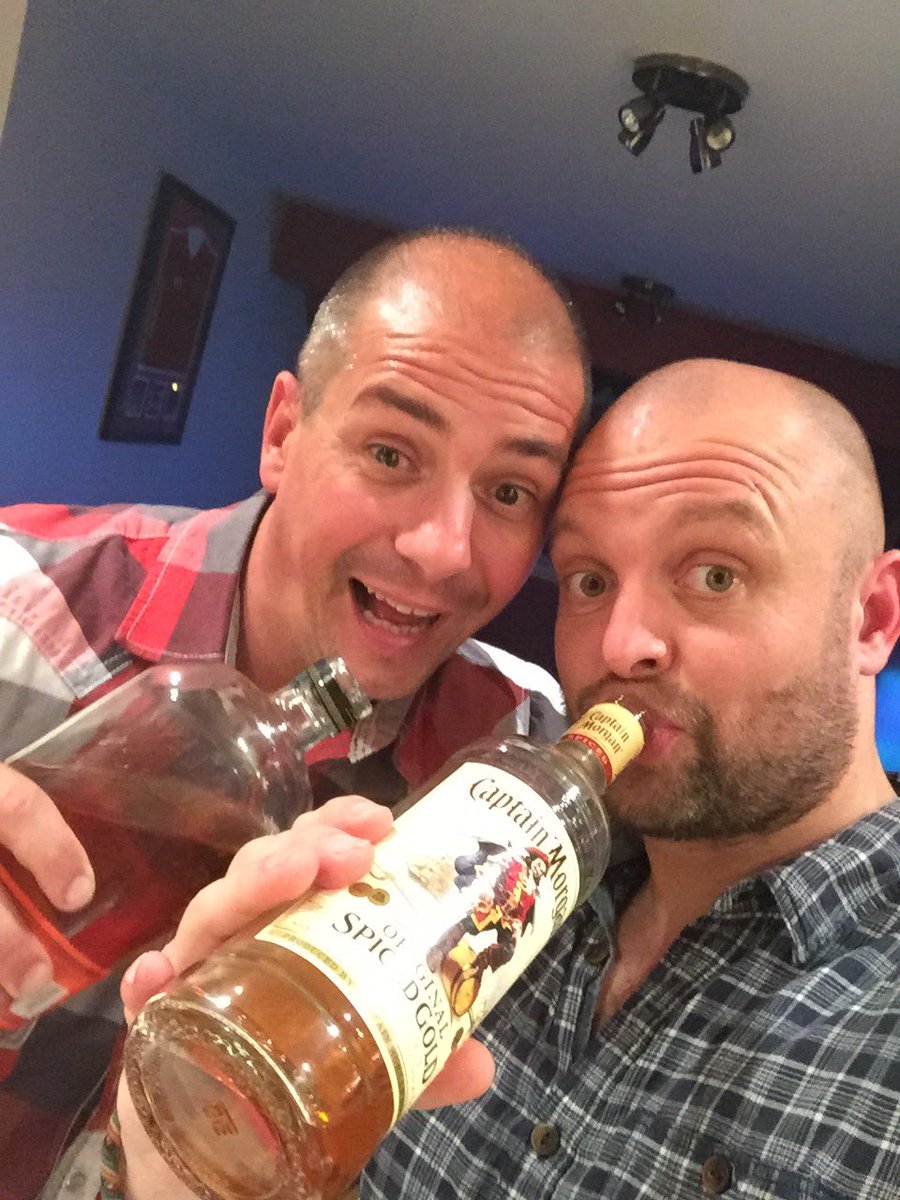 MarkBagnall's tweet photo. When you have plans with a mate for 6 months #neverletyoudown #bestbud https://t.co/kOK6gXZMCj