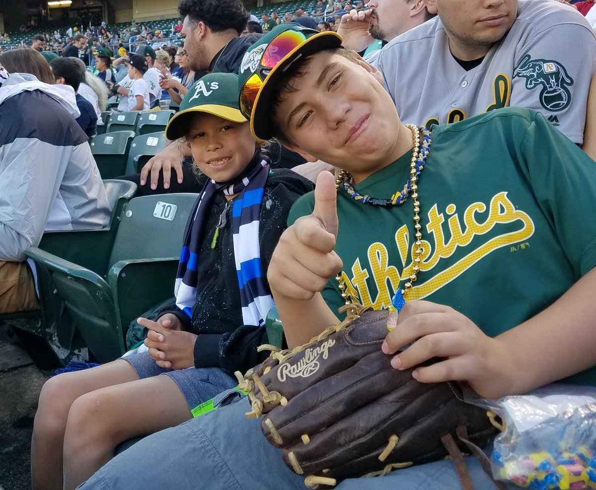 LeadFootMama71's tweet photo. #AtTheColiseum #homeruntime @Athletics https://t.co/CTy2wHwSUG