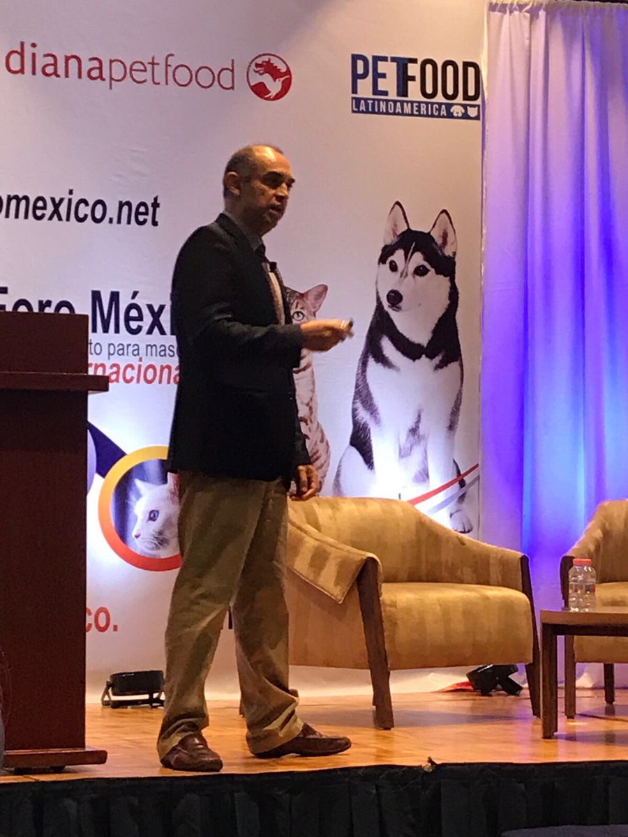 jesusmoralesdsm's tweet photo. Congrats @ArmandoEfb Vitamin Technical Marketing Manager of  @DSMFeedTweet for your presentation about #OVN at @ForoMexico1 #petfood #Mexico https://t.co/RGKTHHAvXj