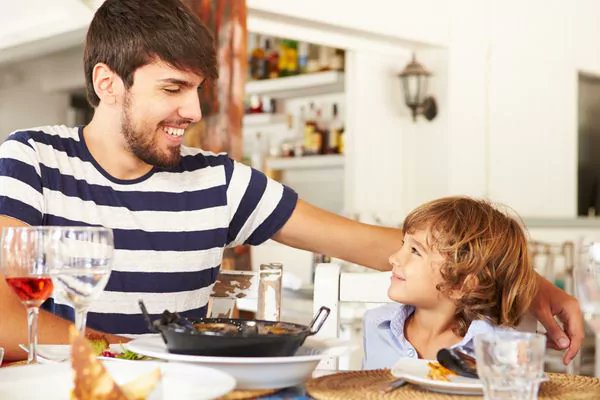 infobae's tweet photo. Los 5 mejores restaurantes para disfrutar el Día del Padre en familia https://t.co/BLAKufUiU6 https://t.co/HdI73KAK42