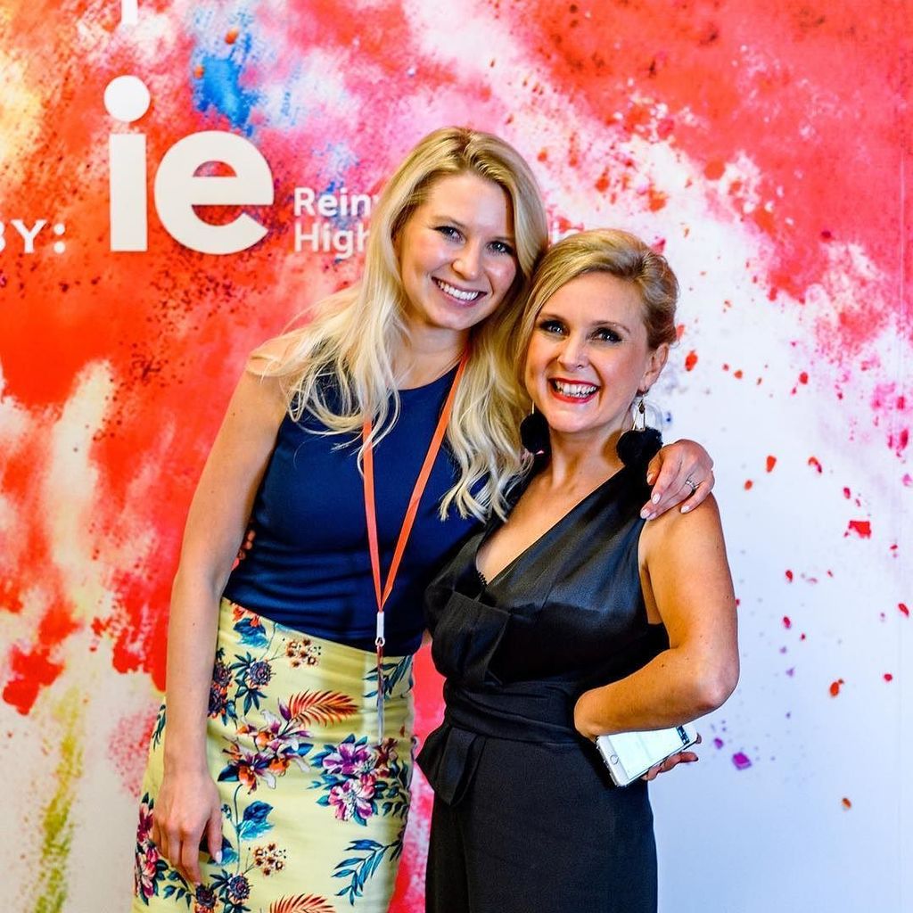 veronicadarling's tweet photo. Dream Team! Jenna @shanghaistablog &amp; I have powered through this year with @ipwsconnect! Shout out to @okrahandmad… https://t.co/OcuYzs1EGp https://t.co/p0bYqVrTgI
