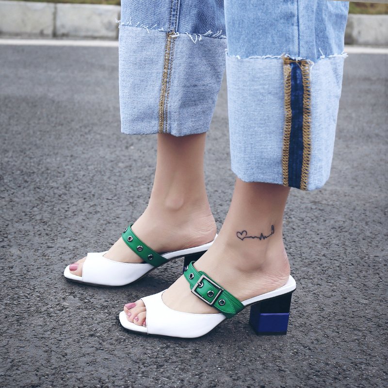 MadridPoem's tweet photo. 💫Love wearing these in.🐞 from @ladystoofficial.🍓#sneakersblock #FlipFlops #drawing #sneakersjakarta #bootskeren #whiteaddicted https://t.co/eHz9Oe7oQi