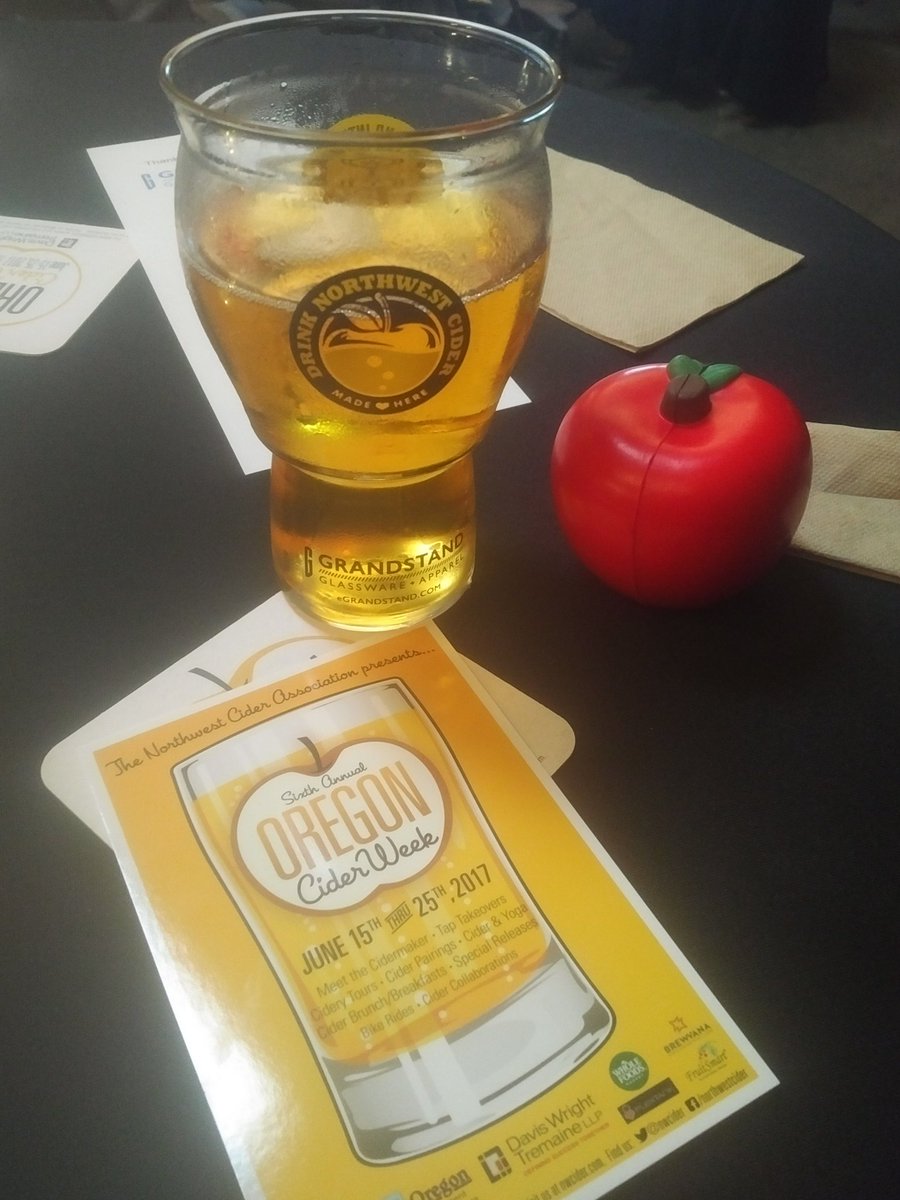 wildenglish's tweet photo. Having a pint of @FinnriverCider #firebarrel @PortlandCider for the #PICC2017 awards and #orciderweek - proud to be a member of #nwcider https://t.co/AEB4B9Okve