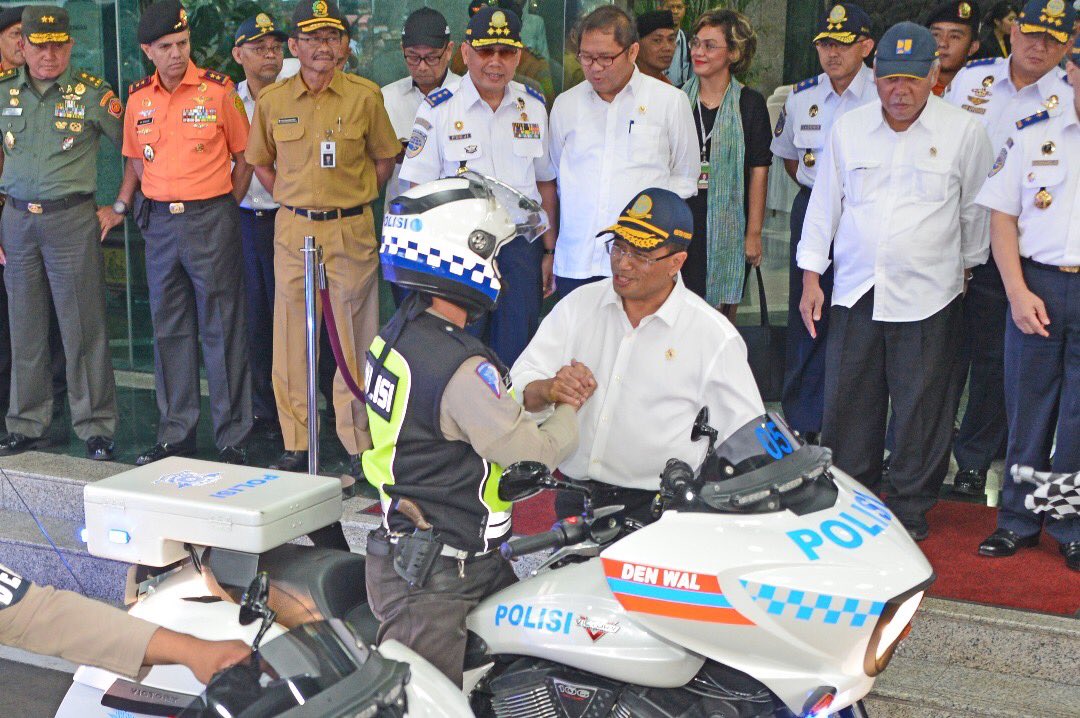 BudiKaryaS's tweet photo. 3. Guna mendukung angkutan lebaran yg guyub &amp; rukun, kami akan menerapkan beberapa langkah &amp; strategi yang sejalan dg amanah Presiden Jokowi https://t.co/vuVzRChL3V