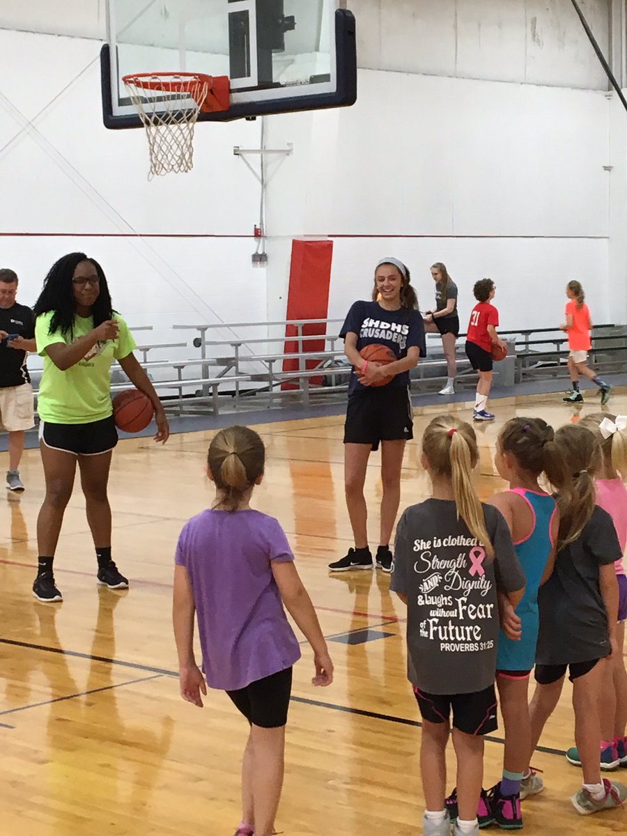 LadyCruHoops's tweet photo. Great finale to a fantastic Lady CRU Hoops camp! Great kids, great times! Thanks to all who participated. #crupride #expecttowinrefusetolose https://t.co/iqqrp0P9Z2