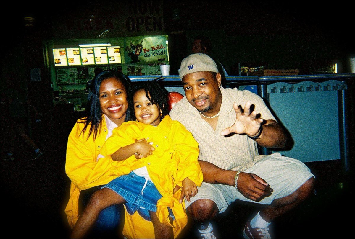 evadcoleman's tweet photo. .@penonfire #DontBelieveTheHype #Celebrity #BowlAThon #Throwback! 2004 w/ #ChuckD #PublicEnemy Join us Saturday! #USABowl #Dallas #DBTH2017 https://t.co/7ZiRbUm43q
