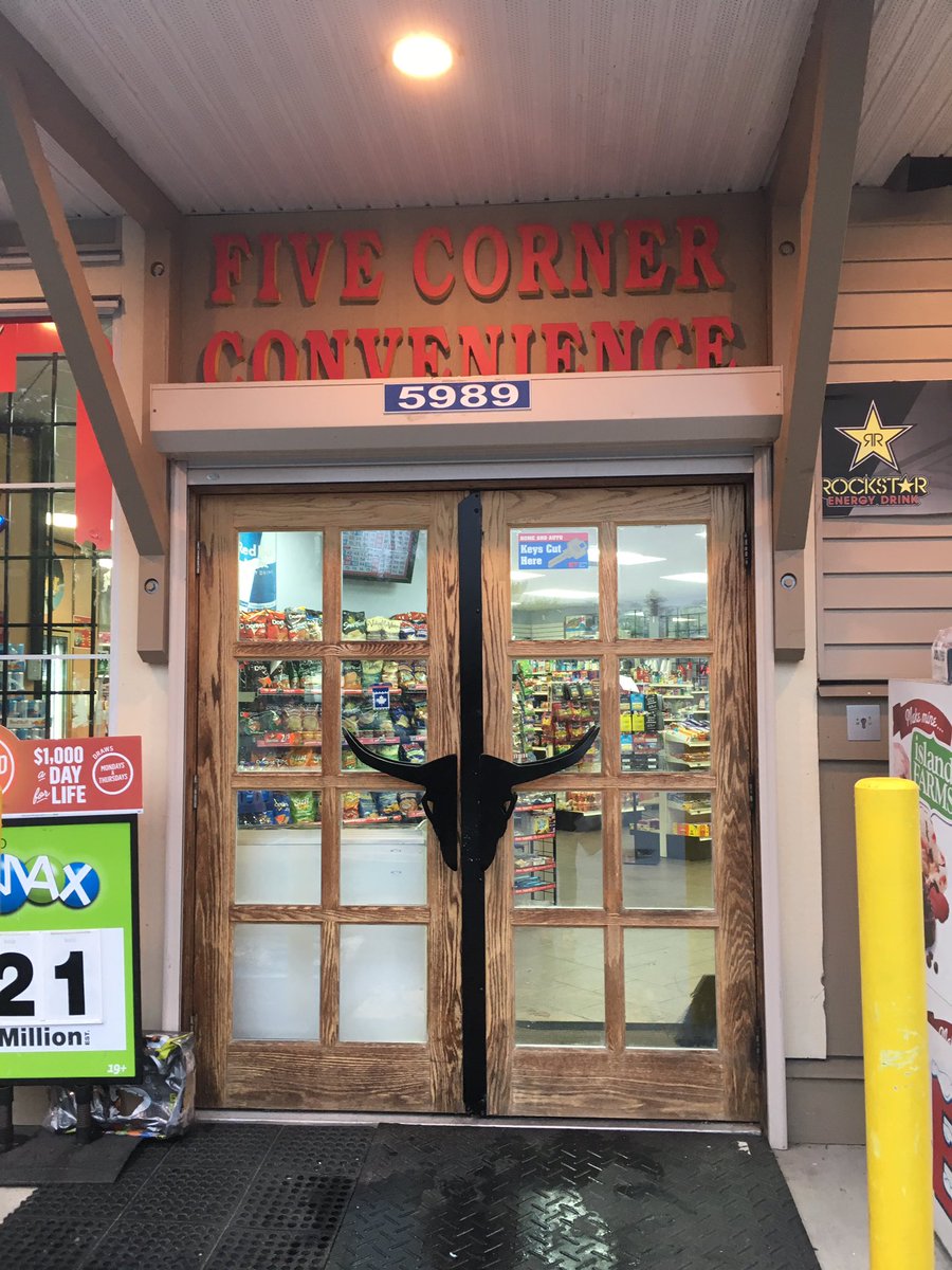 nicoleENG4401's tweet photo. I wonder if the owner of this place has a steal/no steal list and where I was on that mental list when I walked in LOL @ENGL4401 https://t.co/hlDDrE4F8t