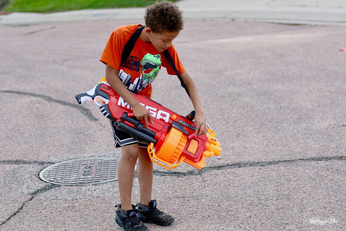 TheAnnMarieJohn's tweet photo. AD: Get your kids away from the screen and outside with NERF blasters and Win a $250 @ToysRUs GC! - #TRUPowerUpFun | https://t.co/pM3u2n94Pg https://t.co/K5KQulLqgl