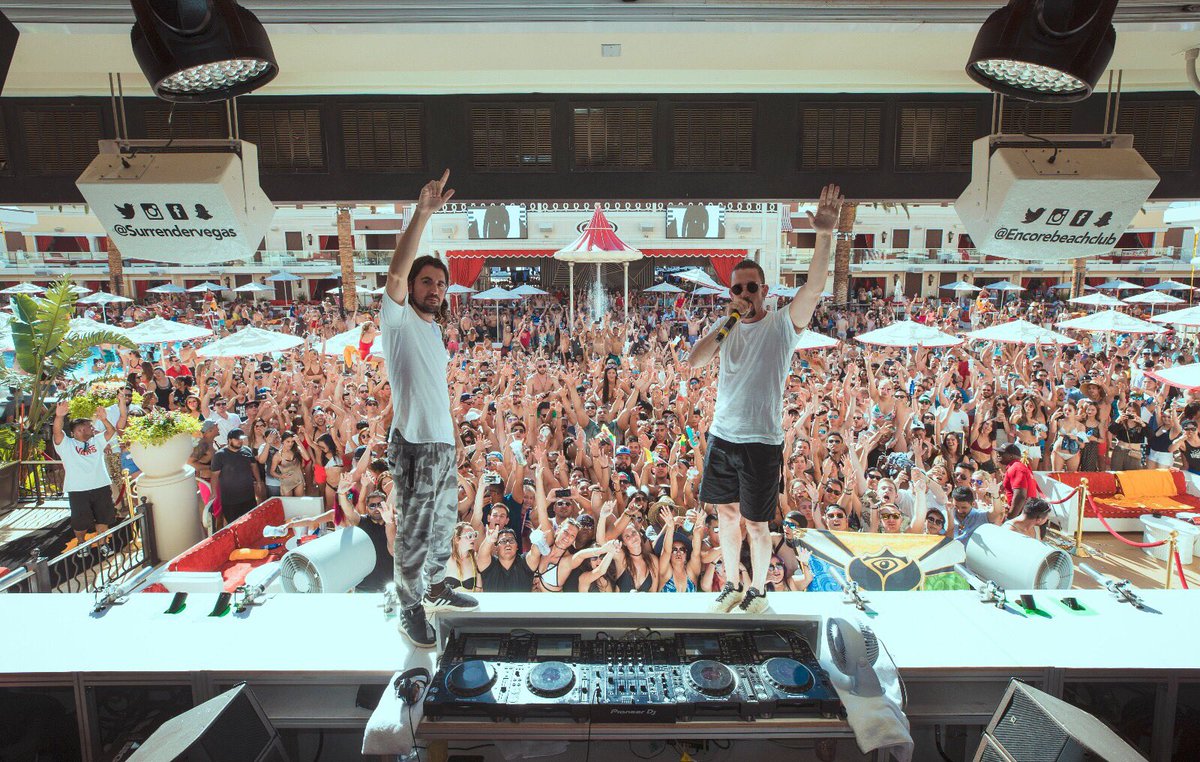 dimitrivegas's tweet photo. Hands Up #Vegas @EncoreBeachClub 🙌🏻 🙌🏻 🙌🏻Today was Wild @likemike https://t.co/A4OSVs5Sso