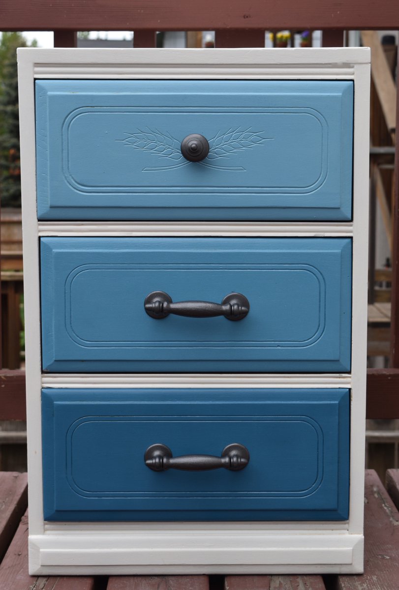 FindFixBuild's tweet image. How to paint an ombré dresser at finditfixitorbuildit.com #paint #furniture #diy