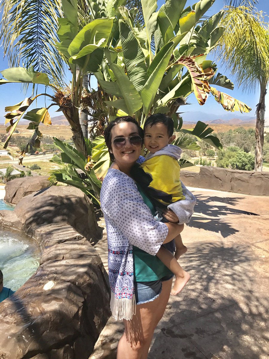 tristinmariee's tweet photo. When one of your students has a house that makes you feel like you're on vacay 😩😍 #thursdayhangs #epichsm https://t.co/FJZiUXCkrV