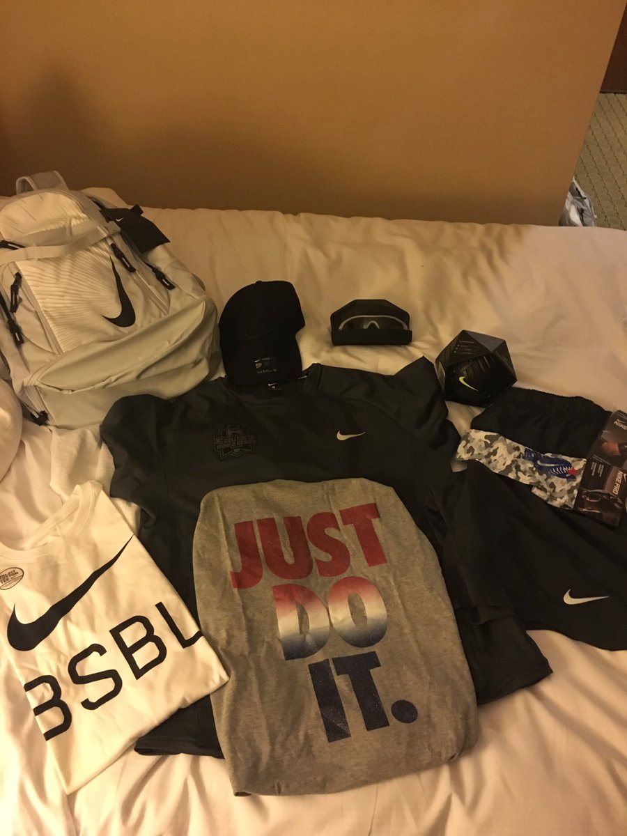 GatorsBB_EQ's tweet photo. Thanks @nikebaseball for the Omaha  swag!! #SwooshFamily @GatorsBB https://t.co/qN7BbgOFUv